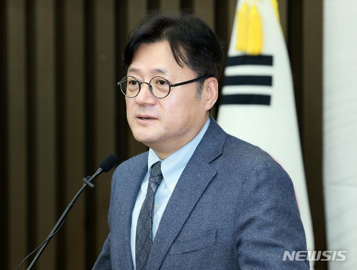 [서울=뉴시스] 고범준 기자 = 홍익표 더불어민주당 원내대표가 23일 오후 서울 여의도 국회에서 열린 의원총회에서 발언을 하고 있다. 2023.11.23. bjko@newsis.com