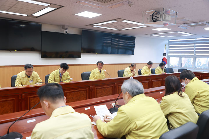 [울산=뉴시스] 구미현 기자 = 울산시교육청은 30일 새벽 경북 경주시에서 규모 4.0 지진 발생에 따라 이날 오전 9시 천창수 교육감 주재로 긴급 회의를 열고 상황을 점검했다. 2023.11.30. (사진=UNIST 제공) *재판매 및 DB 금지