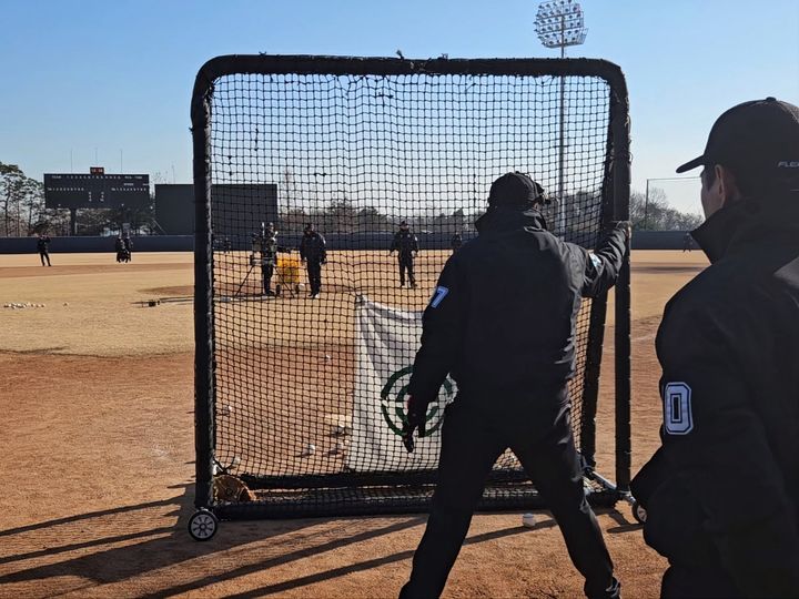 [서울=뉴시스] 한국야구위원회(KBO)는 4~8일 두산 베어스의 2군 훈련장인 경기도 이천 베어스파크에서 심판위원회 1차 동계훈련을 진행한다고 4일 밝혔다. (사진 = KBO 제공) *재판매 및 DB 금지