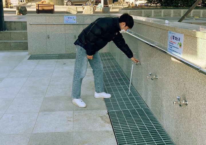 '맨발걷기 명소' 울산 일산해수욕장 야외 세족장 설치