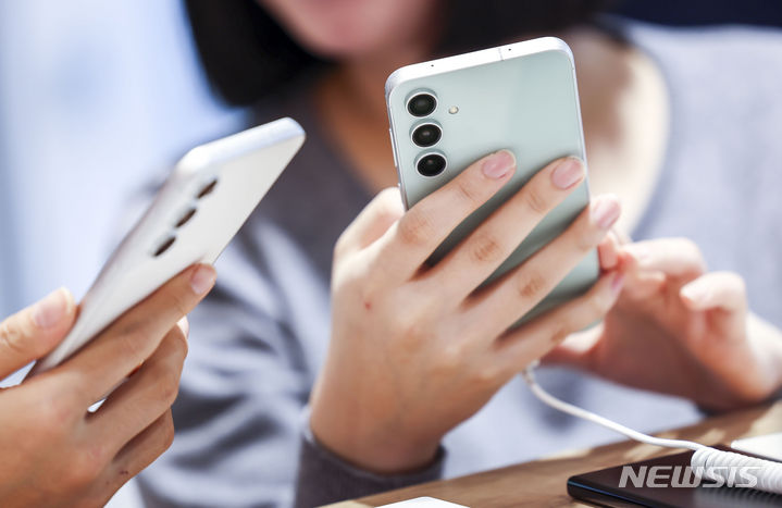 ìŠ¤ë§ˆíŠ¸í °ì ´ ëŒ€í™” ì—¿ë“¤ì–´ ì˜¤ë¥˜ ì•Šì— ì˜ˆìŠ¤í¬ì—ì„œ ê³µê° ì–¸ë¡ ë‰´ì‹œìŠ¤ ì˜¤ë¥˜ ì•Šì— ì˜ˆìŠ¤í¬ì—ì„œ