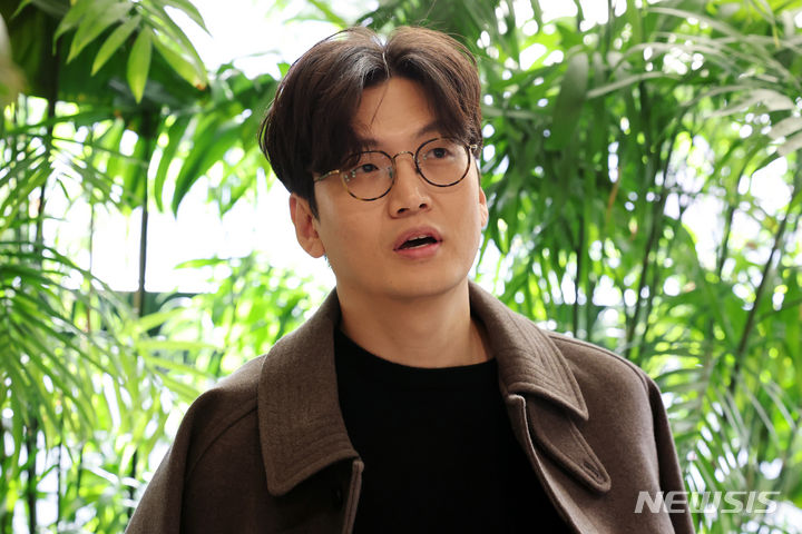 번역가 황석희, 세 차례 성범죄 전력 보도에 "변호사와 검토 중"