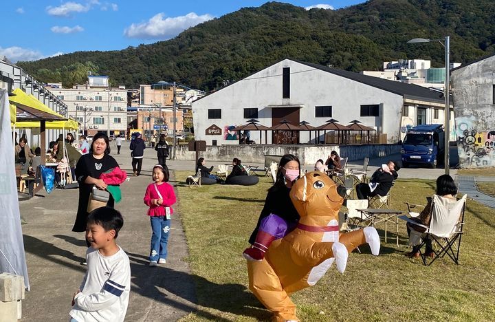 블라인드 | 청주시문화산업진흥재단 뉴스