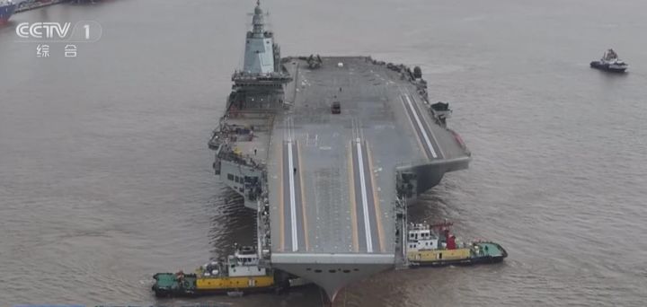 [서울=뉴시스] ﻿﻿중국의 세번째 항공모함인 푸젠호가 곧 해상시험에 나설 것이라는 주장이 또 제기됐다. 사진은 중국 관영 중앙(CC) TV가 지난 1월 2일에 공개한 푸젠호의 캐터펄트(사출기)가 완성된 모습. 2024.04.29