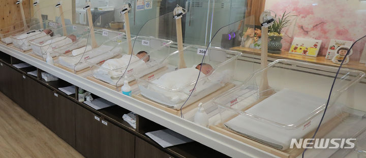 전국 출생아수·합계출산율 역대최저인데…충북만 늘었다