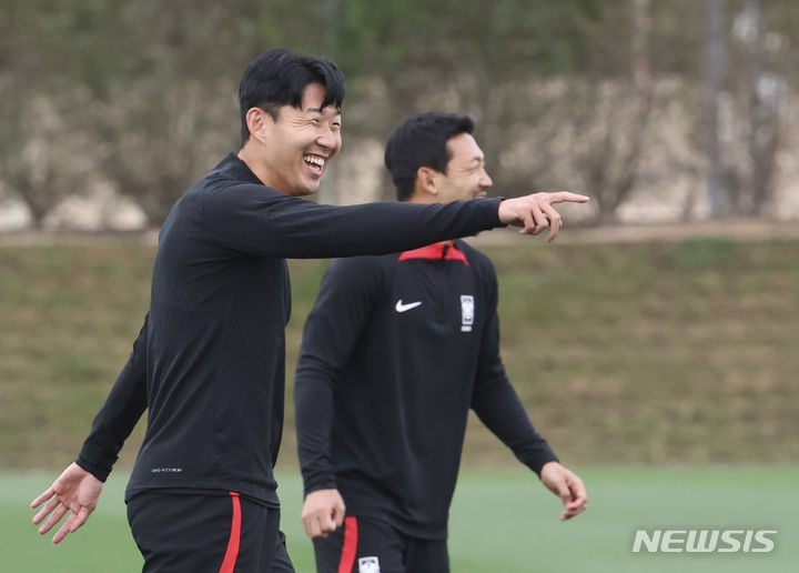 [도하(카타르)=뉴시스] 김근수 기자 = 대한민국 축구 국가대표팀 손흥민이 29일(현지시간) 카타르 도하 알에글라 트레이닝 센터에서 사우디아라비아와 16강전을 하루 앞두고 훈련을 하고 있다. 2024.01.29. ks@newsis.com