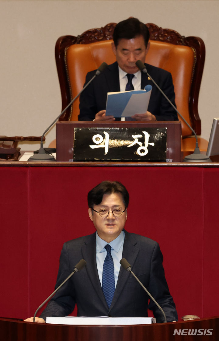 [서울=뉴시스] 이영환 기자 = 홍익표 더불어민주당 원내대표가 20일 오전 서울 여의도 국회에서 열린 제413회국회(임시회) 2차 본회의에서 교섭단체 대표연설을 하고 있다. 2024.02.20. 20hwan@newsis.com