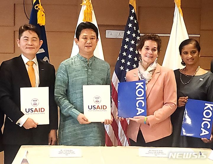 [서울=뉴시스] 한국국제협력단(KOICA·코이카)은 20일 미국 국제개발처(USAID) 인도 사무소와 포괄적 개발협력 파트너십을 강화하는 내용의 업무협약서(MOU)를 체결했다. (사진= 코이카 제공)