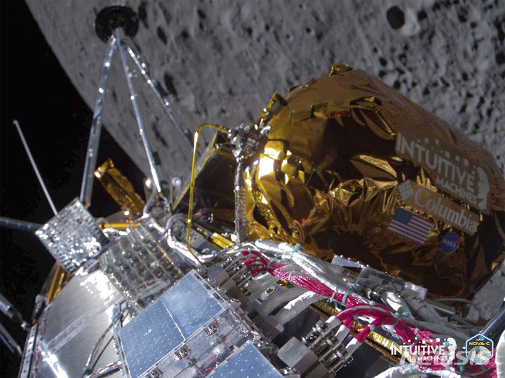 [워싱턴=AP/뉴시스] 미국 민간 우주기업 인투이티브 머신스가 지난 21일(현지시각) 제공한 사진에 달 착륙선 '오디세우스'가 달 궤도에 진입해 순항하는 모습. 2024.02.23.