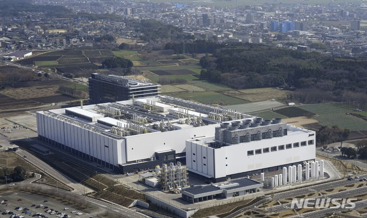[기쿠요마치=AP/뉴시스]지난 12일 일본 남서부 구마모토현 기쿠요마치에 새로 건설된 대만 반도체 제조 회사 TSMC의 공장.2024.02.24.