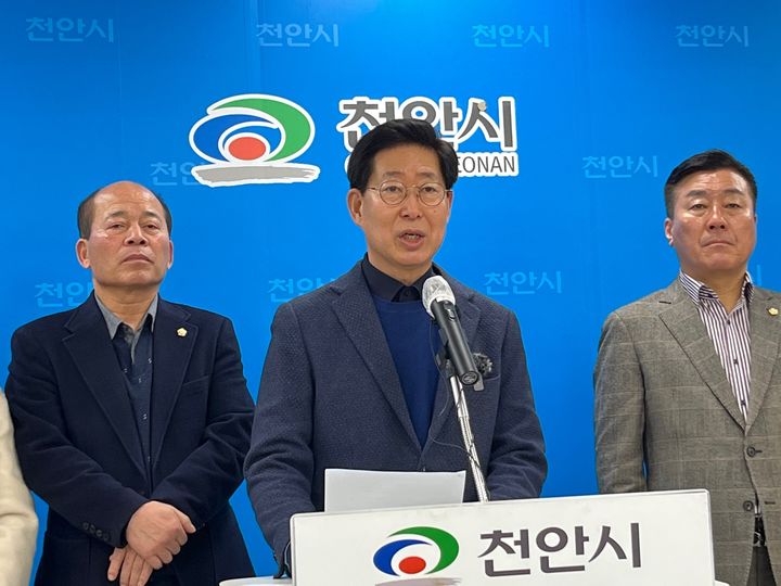 [천안=뉴시스] 박우경 기자 = 양승조 전 충남도지사가 천안시청에서 브리핑을 열고 제 22대 총선에서 중앙당의 홍성 예산 전략 공천에 따른 소회를 밝혔다. 2024.2.26. spacedust1@newsis.com *재판매 및 DB 금지