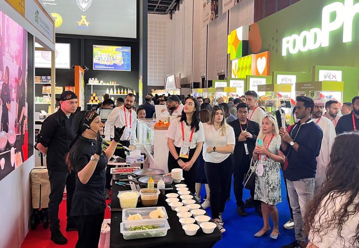 아랍에미리트 두바이에서 열린 '걸푸드(GULFOOD) 2024' 두바이 국제식품박람회장에 꾸려진 '통합 한국관'이 관람객으로 붐비고 있다. (사진=aT 제공) photo@newsis.com *재판매 및 DB 금지
