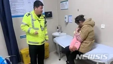 [베이징=뉴시스]중국에서 최근 어린아이가 토끼에게 손가락을 물어뜯기는 사고가 발생했다고 1일 현지 매체들이 보도했다.(사진=바이두 갈무리) 2024.3.1 photo@newsis.com