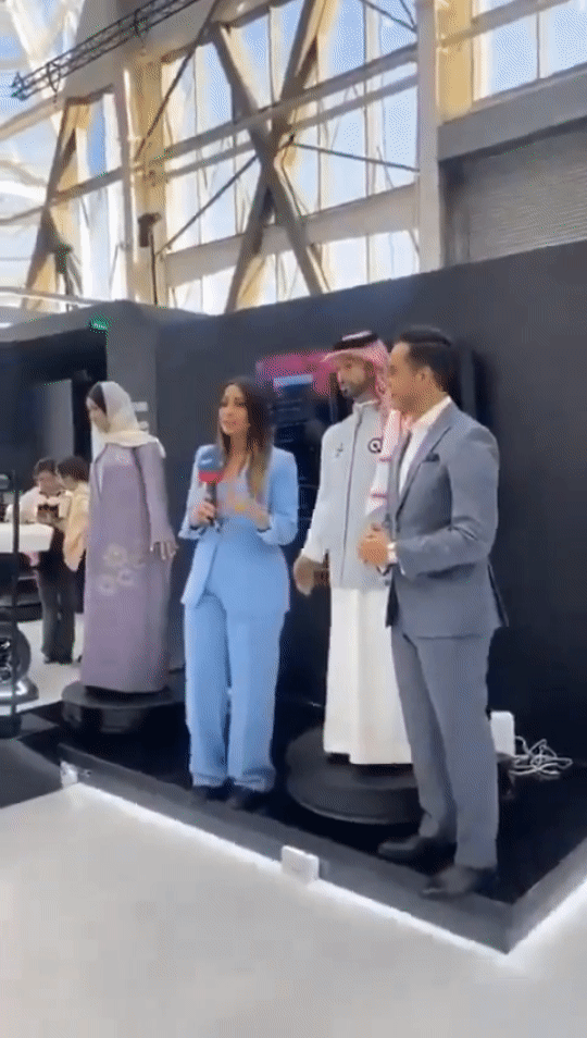 사우디아라비아의 한 인공지능·로봇 개발 회사의 휴머노이드 로봇이 여성의 신체를 부적절하게 접촉했다는 논란이 일고 있다. (사진=X 'Megh Updates' 캡처) *재판매 및 DB 금지