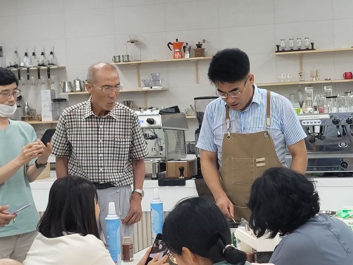 [거창=뉴시스] 거창군청 평생교육원 바리스타 과정 *재판매 및 DB 금지 *재판매 및 DB 금지