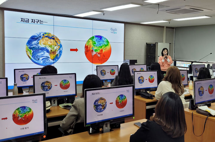 [광주=뉴시스] 광주 광산구는 올해부터 활동할 자원순환해설사 39명를 상대로 역량 강화 교육을 추진한다고 20일 밝혔다. (사진=광주 광산구 제공) 2024.03.20. photo@newsis.com *재판매 및 DB 금지