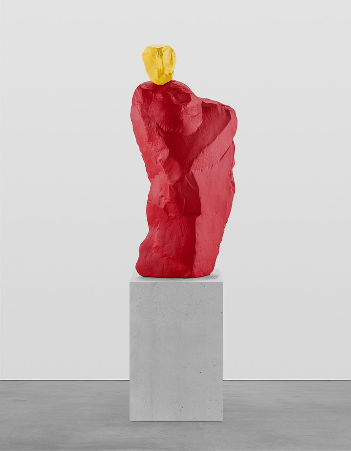 우고 론디노네, 〈orange red nun〉 2021 Painted bronze 120 x 38 x 55 cm Courtesy of studio rondinone 이미지 제공: 국제갤러리 *재판매 및 DB 금지