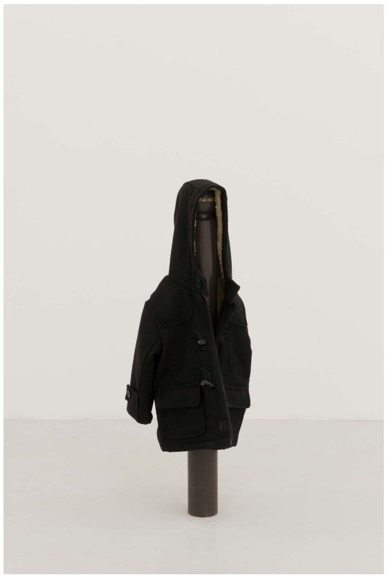 Untitled (Lost & Found), 2011 Modified street bollard, sleeve, bolt and child’s coat, dimensions variables © Claire Fontaine, Photo Marc Domage / Courtesy of Claire Fontaine and Mennour, Paris and Air de Paris, Paris FONDATION D’ENTREPRISE HERMÈS *재판매 및 DB 금지