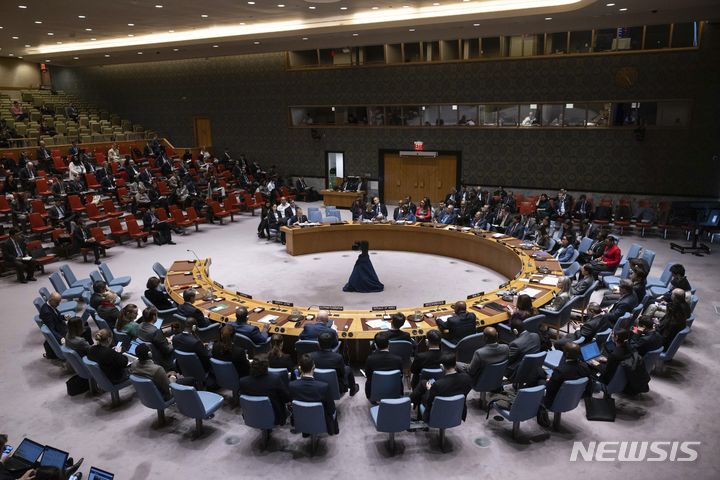 [뉴욕=AP/뉴시스]유엔 안전보장이사회가 라마단 기간 중 가자지구 휴전을 촉구하는 결의안을 25일(현지시각) 채택했다. 사진은 지난 22일 회의를 진행하는 안보리 모습. 2024.03.25.