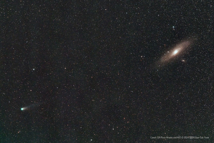 염범석 사진가가 지난 3월10일 전북 장수군에서 망원경을 연결한 카메라를 이용해 촬영한 '12P/폰스-브룩스 혜성'의 모습. 우측 하단 녹색 불빛은 12P/폰스-브룩스 혜성, 우측 상단은 안드로메다 은하다. (사진=천문연 제공) *재판매 및 DB 금지