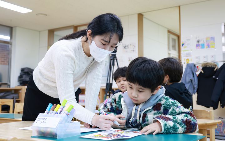 [대구=뉴시스] 지난달 26일 대구삼영초등학교 늘봄학교 수업 시연이 진행되는 모습. (사진=교육부 제공). 2024.04.04. photo@newsis.com *재판매 및 DB 금지