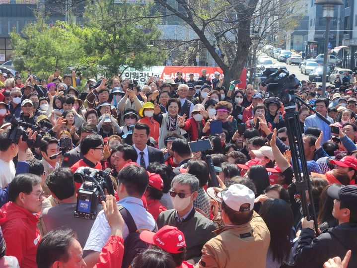 [논산=뉴시스]한동훈 국민의힘 총괄선거대책위원장이 7일 논산 내동공원에서 박성규 후보 지지유세에 나섰다. 2024. 04. 07 *재판매 및 DB 금지