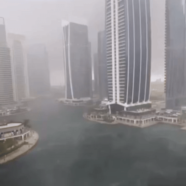 [서울=뉴시스] 아랍에미리트의 두바이에 하루 동안 2년 치의 폭우가 쏟아지면서 온 도시가 침수됐다. 영상은 침수된 두바이 시내의 전경. (영상=X 갈무리) 2024.04.17. *재판매 및 DB 금지 *재판매 및 DB 금지