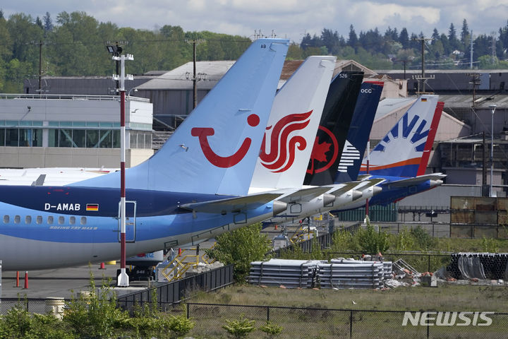 [AP/뉴시스] 2021년 4월 자료사진으로 보잉 737 맥스 기들이 미 시애틀 뵝 필드에 주기되어 있다. 