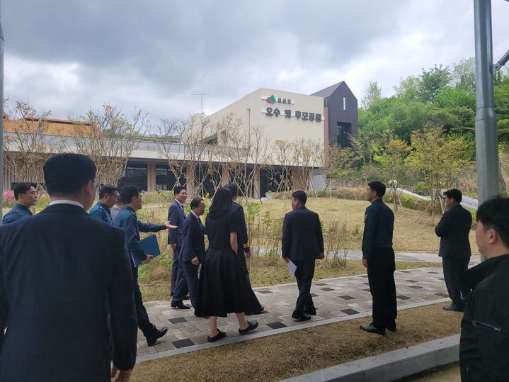 경찰견 '동물 현충원'에 묻힌다…장례 업무협약 체결 - 뉴스 썸네일 이미지