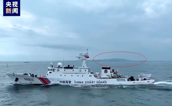 [서울=뉴시스] 중국 해경선이 대만이 관할하고 있는 진먼다오 주변의 진입 금지 해역에 진입해 대만 해순서(해경) 선박이 대응에 나서 중국 선박을 퇴각시켰다. 사진은 지난달 29일 중국 해경선이 진먼다오(빨간색 원 안에 섬) 인근 해역을 순찰하는 모습. 2024.05.07