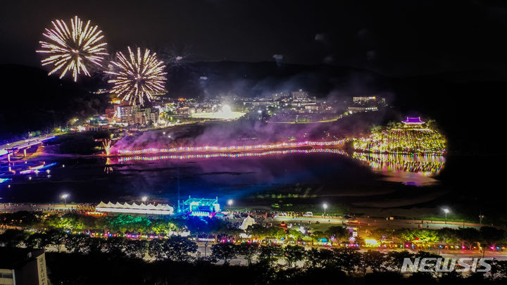 지난해 경주 형산강 연등문화축제