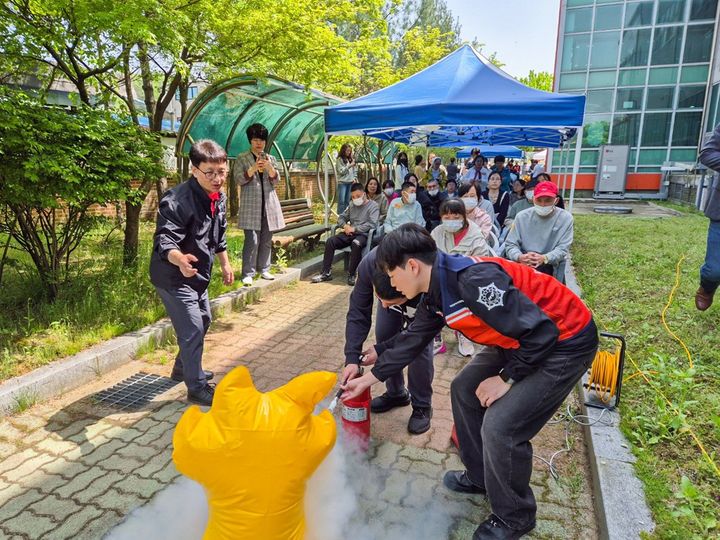 소화기 사용법 교육 모습 *재판매 및 DB 금지