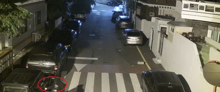 [울산=뉴시스] 울산 중구 CCTV통합관제센터에 포착된 차량털이 미수범 (울산 중구 제공) *재판매 및 DB 금지