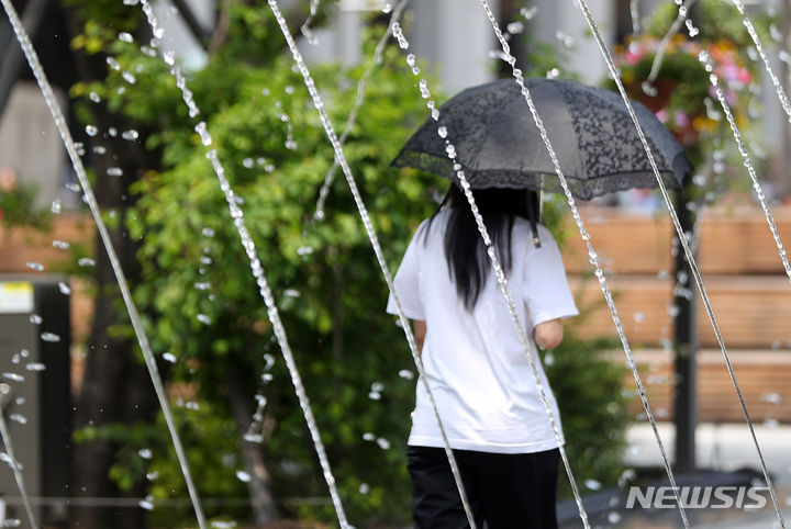 인천, 흐리고 오전 빗방울…예년보다 더운 날씨 계속