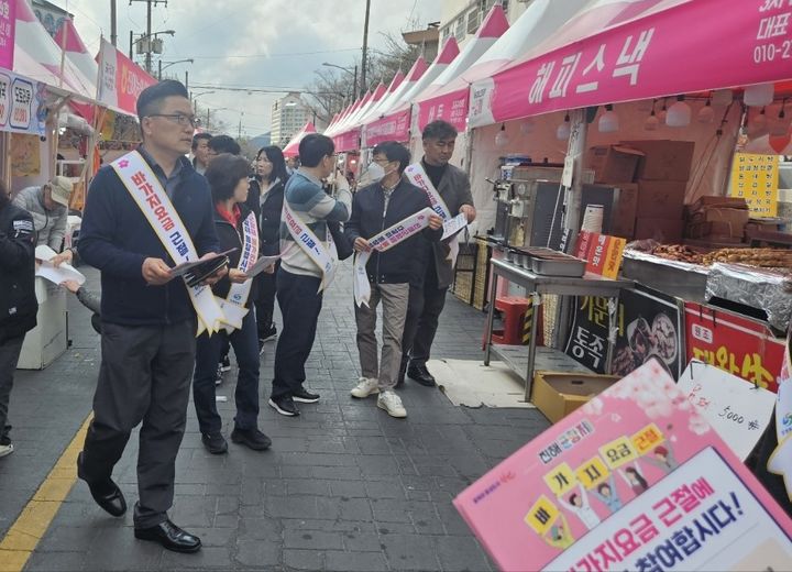 경남도, 축제 행사장 바가지요금 근절 캠페인.(사진=경남도 제공) *재판매 및 DB 금지