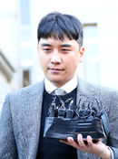 "너 하나 죽이는 거 일도 아냐"… 승리, 소주병 들고 위협 CCTV 영상 공개