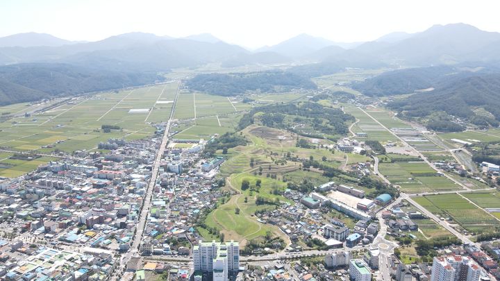 [서울=뉴시스] 함안 말이산 고분군 역사문화권 정비사업 대상지 일원 (사진=국가유산청 제공) 2024.05.31. photo@newsis.com *재판매 및 DB 금지