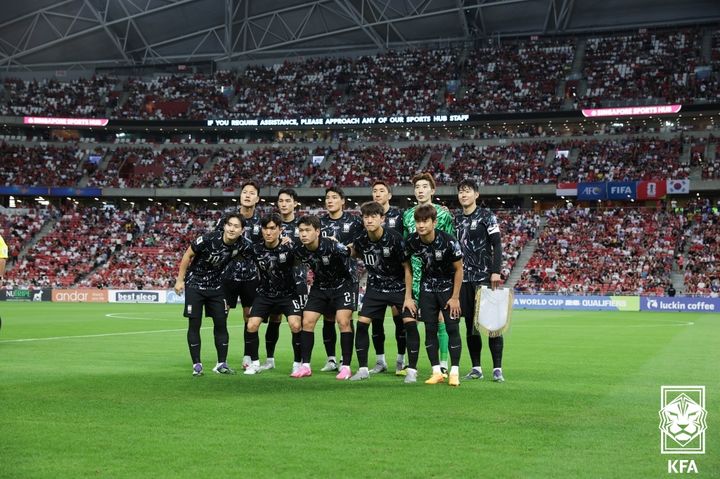 [서울=뉴시스] 김도훈 임시 감독이 지휘하는 한국 축구 국가대표팀. (사진=대한축구협회) *재판매 및 DB 금지