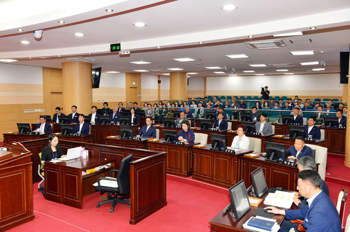 [광양=뉴시스] 10일 전남 광양시의회 본회의장에서 제328회 정례회 제1차 본회의가 열리고 있다. (사진=광양시의회 제공) 2024.06.10. photo@newsis.com *재판매 및 DB 금지