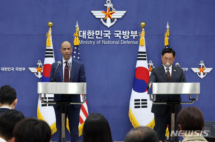 [서울=뉴시스] 한미 국방부는 지난 6월 10일 오후 서울 용산구 국방부 브리핑룸에서 열린 3차 한미 핵그룹협의(NCG) 공동기자회견에서 입장 발표하고 있다. 2024.06.10. yesphoto@newsis.com