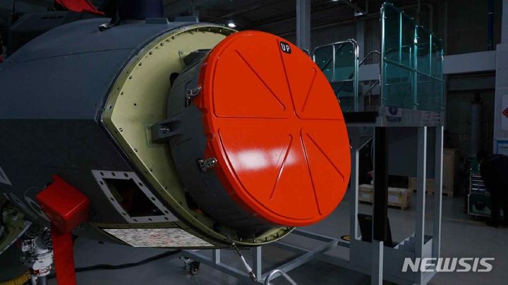 [서울=뉴시스]한국형 전투기(KF-21)에 장착된 한화시스템의 AESA 레이다 (사진 = 한화시스템 제공) 2024.06.25. photo@newsis.com