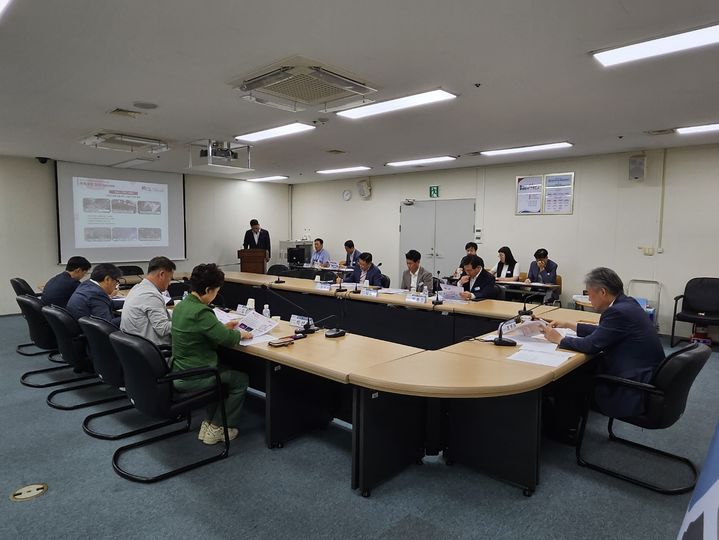 [창원=뉴시스] 강경국 기자 = 26일 경남 창원시 창원문화재단 회의실에서 축제위원회가 개최되고 있다. (사진=창원시청 제공). 2024.06.26. photo@newsis.com *재판매 및 DB 금지