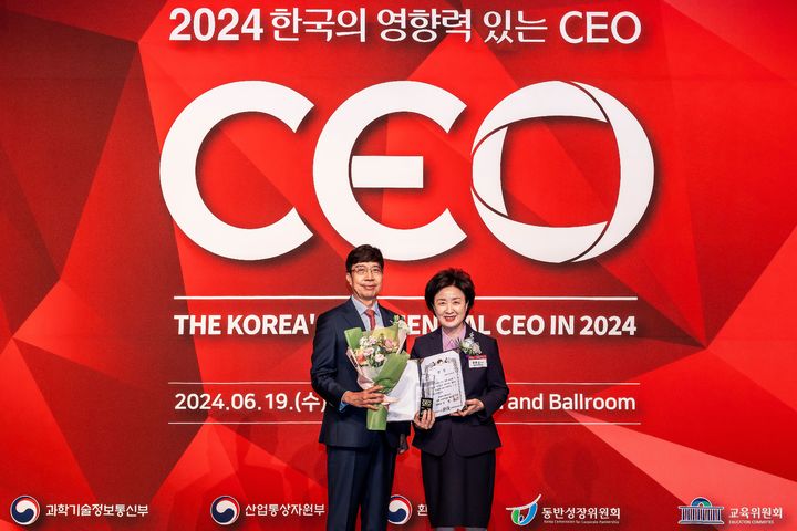 [서울=뉴시스] 숙명여대는 장윤금 총장이 '2024 한국의 영향력 있는 CEO' 교육경영 분야 수상자로 선정됐다고 밝혔다. (사진=숙명여대 제공) *재판매 및 DB 금지