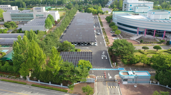 LG유플러스는 대전 R&D(연구개발)센터에 1000㎾(킬로와트)급 자가 태양광 발전설비를 구축했다고 30일 밝혔다.(사진=LG유플러스) *재판매 및 DB 금지