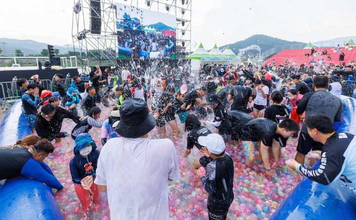 [철원=뉴시스] 1일 철원군은 '철원 화강 다슬기축제'가 오는 8월 1일부터 8월 4일까지 김화 화강 쉬리공원 일원에서 펼쳐진다.고 밝혔다. 철원군 제공 *재판매 및 DB 금지