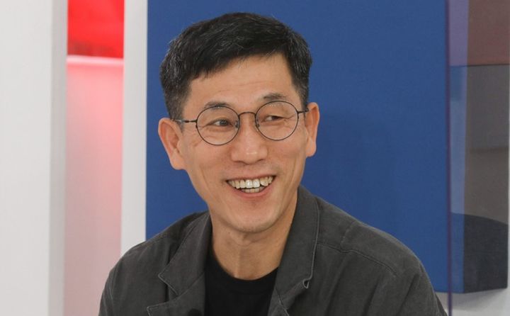[서울=뉴시스] 국회사진기자단 = 진중권 전 동양대학교 교수가 9일 오후 서울 금천구 즐스튜디오에서 열린 \'국민시그널\' 국민의힘 대선 경선 후보 공개면접에서 면접관으로 참석하고 있다. 2021.09.09. photo@newsis.com *재판매 및 DB 금지