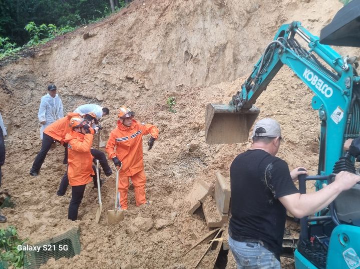 호우경보 옥천서 산 비탈면 무너져 50대男 실종 신고