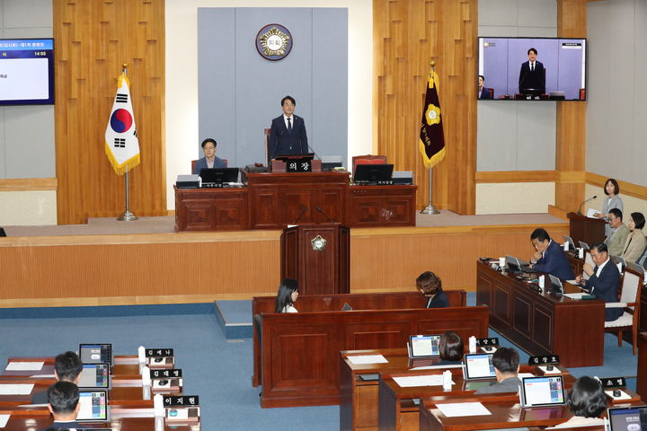 [울산=뉴시스] 9일 오후 울산 남구의회 본회의장에서 후반기 첫 의사일정인 제263회 임시회 제1차 본회의가 진행되고 있다. (사진=울산 남구의회 제공) 2024.07.09. photo@newsis.com *재판매 및 DB 금지