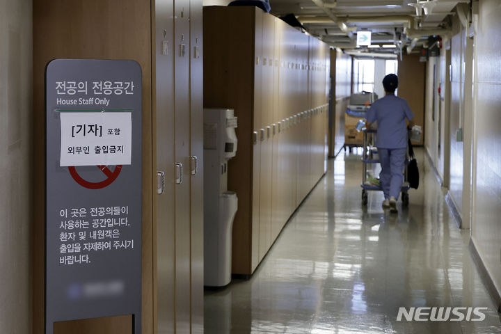 [서울=뉴시스] 최동준 기자 = 서울의 한 병원 전공의 공간 모습. 2024.07.15. photocdj@newsis.com