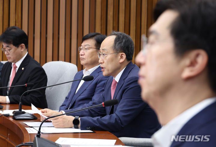 [서울=뉴시스] 고승민 기자 = 추경호 국민의힘 원내대표가 19일 서울 여의도 국회에서 열린 원내대책회의에서 발언하고 있다. 2024.07.19. kkssmm99@newsis.com